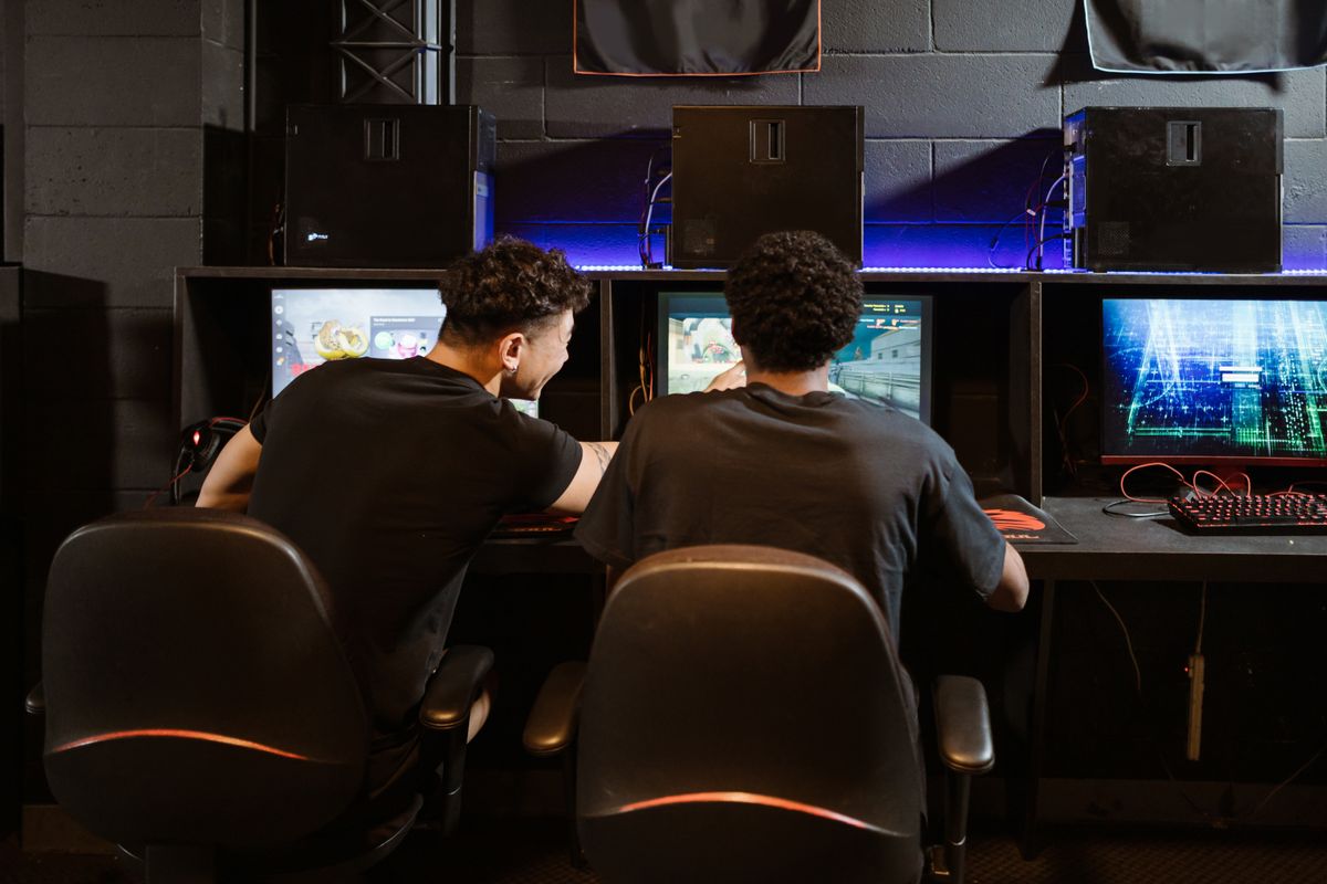 5 Best Multiplayer Survival Games to Play with Friends in 2026 recommended article